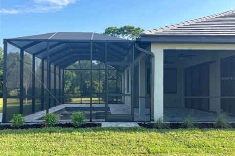 House in Punta Gorda, Florida 3 bedrooms, 196.21 sq.m. № 2212940 - photo 3