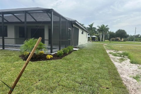 House in Punta Gorda, Florida 3 bedrooms, 196.21 sq.m. № 2212940 - photo 4