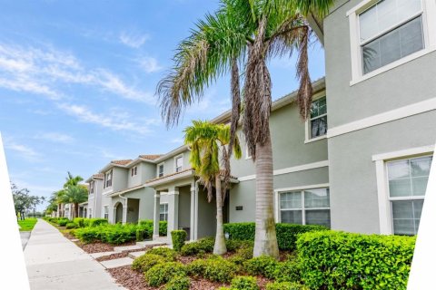 Adosado en venta en Kissimmee, Florida, 4 dormitorios, 177.81 m2 № 2401102 - foto 2