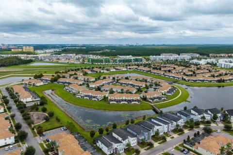 Adosado en venta en Kissimmee, Florida, 4 dormitorios, 177.81 m2 № 2401102 - foto 3