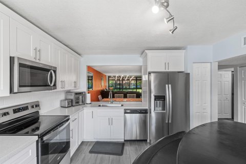 Condo in Boynton Beach, Florida, 2 bedrooms № 2260301 - photo 15