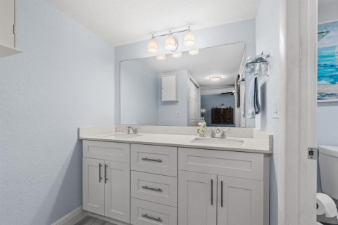 Condo in Boynton Beach, Florida, 2 bedrooms № 2260301 - photo 21