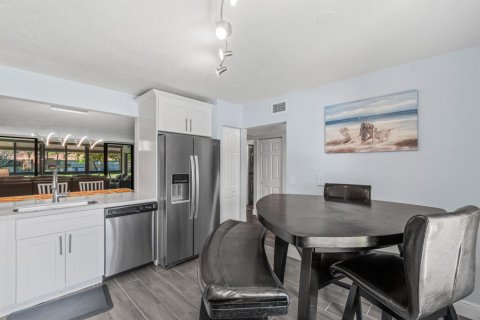 Condo in Boynton Beach, Florida, 2 bedrooms № 2260301 - photo 14