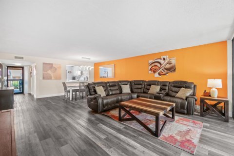 Condo in Boynton Beach, Florida, 2 bedrooms № 2260301 - photo 10
