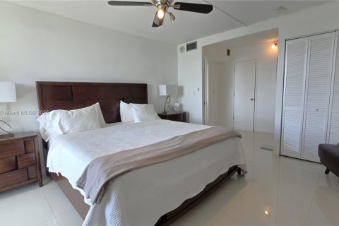 Condominio en alquiler en Aventura, Florida, 2 dormitorios, 106.84 m2 № 2054493 - foto 15