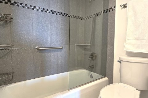 Condominio en alquiler en Aventura, Florida, 2 dormitorios, 106.84 m2 № 2054493 - foto 18