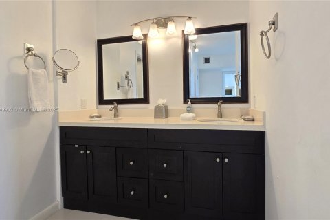 Condominio en alquiler en Aventura, Florida, 2 dormitorios, 106.84 m2 № 2054493 - foto 17