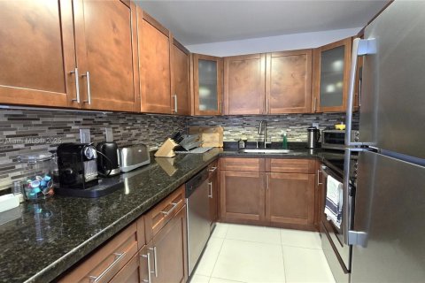 Condominio en alquiler en Aventura, Florida, 2 dormitorios, 106.84 m2 № 2054493 - foto 7