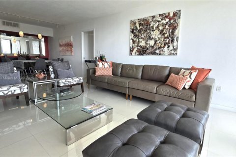 Condominio en alquiler en Aventura, Florida, 2 dormitorios, 106.84 m2 № 2054493 - foto 3