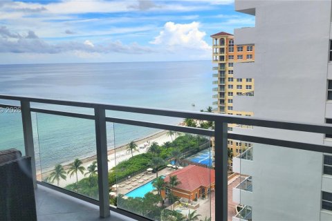 Condo in Hallandale Beach, Florida, 2 bedrooms  № 2281158