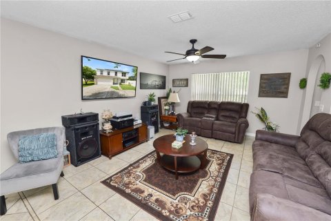 Casa en venta en Poinciana, Florida, 4 dormitorios, 186.55 m2 № 1894189 - foto 8