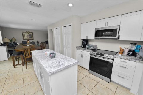 Casa en venta en Poinciana, Florida, 4 dormitorios, 186.55 m2 № 1894189 - foto 14