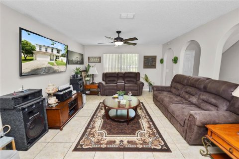 Casa en venta en Poinciana, Florida, 4 dormitorios, 186.55 m2 № 1894189 - foto 6