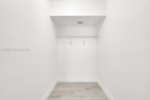 Copropriété à vendre à Miami, Floride: 2 chambres, 91.42 m2 № 2340615 - photo 16
