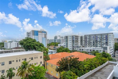 Copropriété à vendre à Miami, Floride: 2 chambres, 91.42 m2 № 2340615 - photo 23