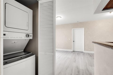 Copropriété à vendre à Miami, Floride: 2 chambres, 91.42 m2 № 2340615 - photo 4