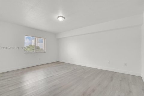 Copropriété à vendre à Miami, Floride: 2 chambres, 91.42 m2 № 2340615 - photo 11
