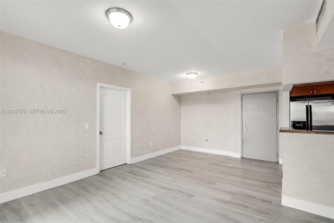 Copropriété à vendre à Miami, Floride: 2 chambres, 91.42 m2 № 2340615 - photo 2