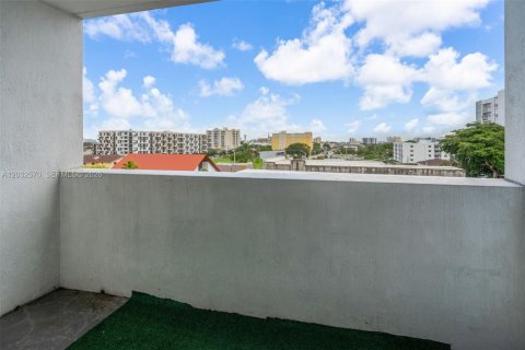 Copropriété à vendre à Miami, Floride: 2 chambres, 91.42 m2 № 2340615 - photo 21