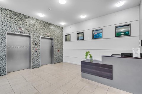 Copropriété à vendre à Miami, Floride: 2 chambres, 91.42 m2 № 2340615 - photo 6
