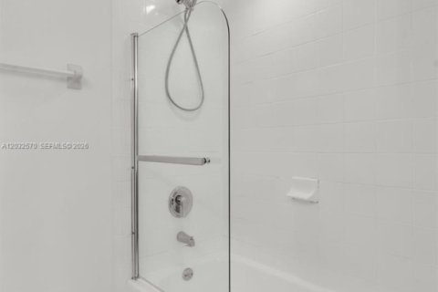 Copropriété à vendre à Miami, Floride: 2 chambres, 91.42 m2 № 2340615 - photo 15