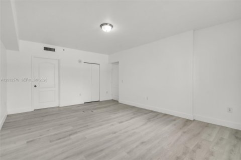 Copropriété à vendre à Miami, Floride: 2 chambres, 91.42 m2 № 2340615 - photo 12