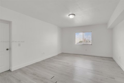 Copropriété à vendre à Miami, Floride: 2 chambres, 91.42 m2 № 2340615 - photo 13