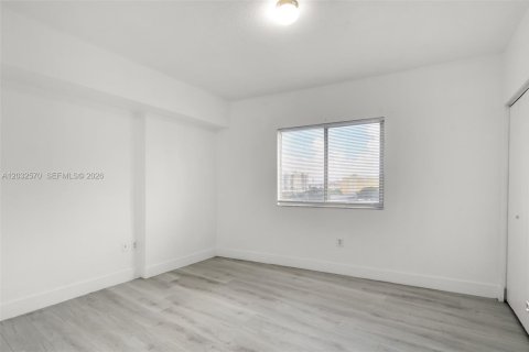 Copropriété à vendre à Miami, Floride: 2 chambres, 91.42 m2 № 2340615 - photo 17