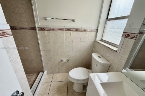 Condo in North Miami, Florida, 2 bedrooms  № 1813905 - photo 6