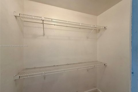 Condo in North Miami, Florida, 2 bedrooms  № 1813905 - photo 7