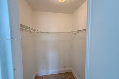 Condo in North Miami, Florida, 2 bedrooms  № 1813905 - photo 5