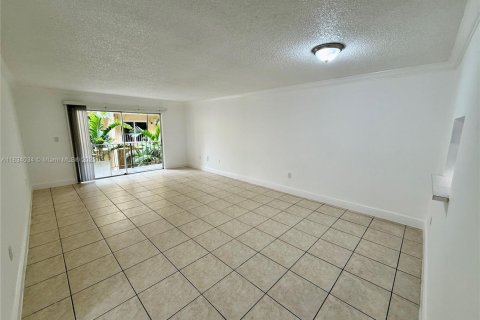 Condo in North Miami, Florida, 2 bedrooms  № 1813905 - photo 3