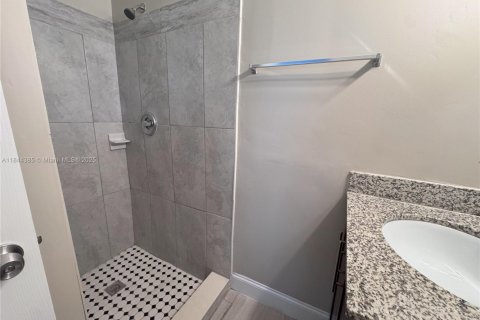 House in Margate, Florida 3 bedrooms, 110.93 sq.m. № 1839624 - photo 9