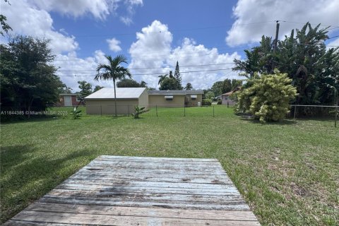 House in Margate, Florida 3 bedrooms, 110.93 sq.m. № 1839624 - photo 15