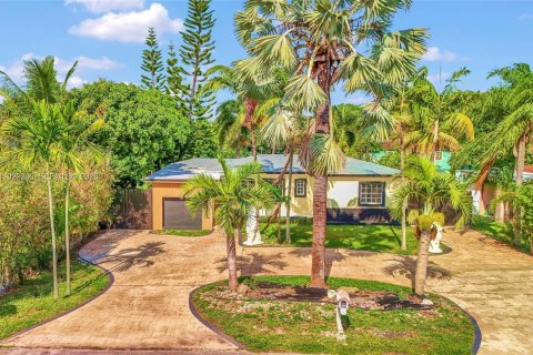 Купить виллу или дом в Майами, Флорида 4 спальни, 162.11м2, № 1988643 - фото 1