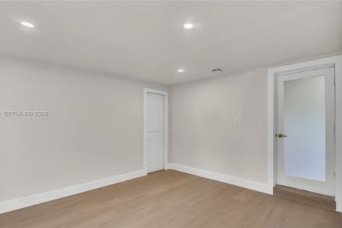 Купить виллу или дом в Майами, Флорида 4 спальни, 162.11м2, № 1988643 - фото 16