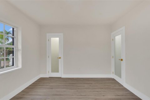 Купить виллу или дом в Майами, Флорида 4 спальни, 162.11м2, № 1988643 - фото 13