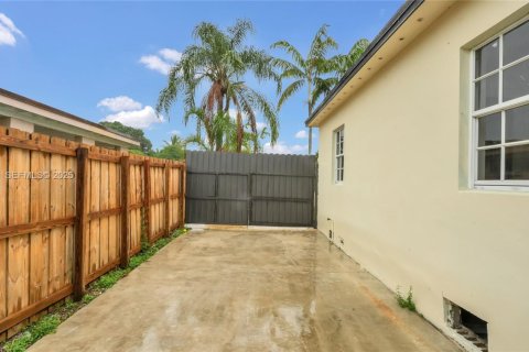 Купить виллу или дом в Майами, Флорида 4 спальни, 162.11м2, № 1988643 - фото 21