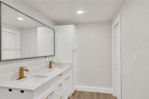 Купить виллу или дом в Майами, Флорида 4 спальни, 162.11м2, № 1988643 - фото 15