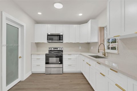 Купить виллу или дом в Майами, Флорида 4 спальни, 162.11м2, № 1988643 - фото 3