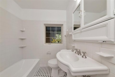 House in Saint Petersburg, Florida 3 bedrooms, 108.6 sq.m. № 1687078 - photo 6