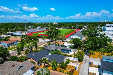 House in Saint Petersburg, Florida 3 bedrooms, 108.6 sq.m. № 1687078 - photo 17