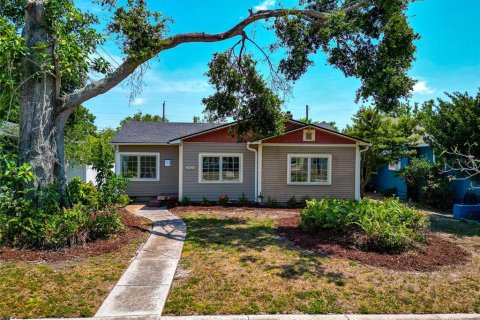 House in Saint Petersburg, Florida 3 bedrooms, 108.6 sq.m. № 1687078 - photo 2