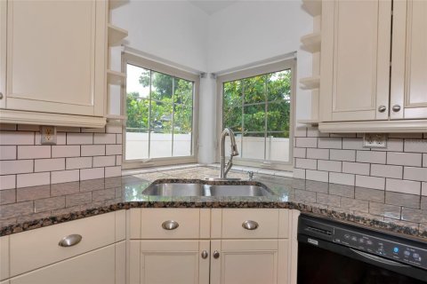 House in Saint Petersburg, Florida 3 bedrooms, 108.6 sq.m. № 1687078 - photo 5