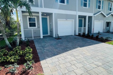 Touwnhouse à vendre à Homestead, Floride: 3 chambres, 136.01 m2 № 2066716 - photo 1