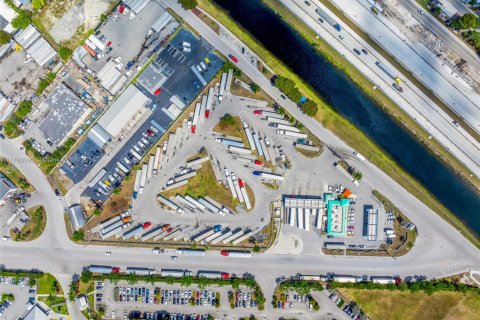 Commercial property in Medley, Florida № 1957375 - photo 28