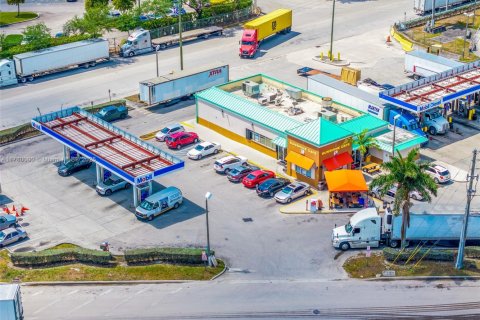 Commercial property in Medley, Florida № 1957375 - photo 6