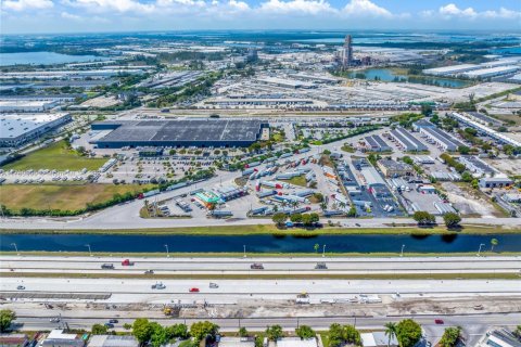 Commercial property in Medley, Florida № 1957375 - photo 21