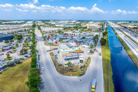 Commercial property in Medley, Florida № 1957375 - photo 8