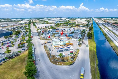 Commercial property in Medley, Florida № 1957375 - photo 9